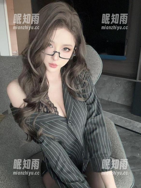 清水由乃 在清水由乃的图包里,发现了一个令人捉摸不定的日常,似真似假的那种!