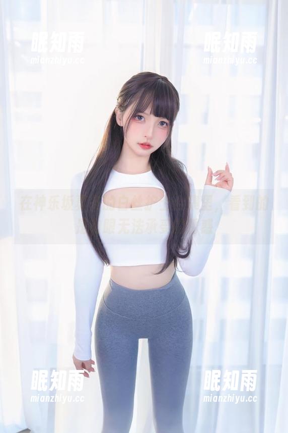 在神乐坂真冬的白丝护士合集里，看到的是肉眼无法承受的诱惑