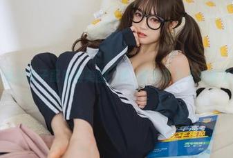灰丝花裙子配私房美图,神沢永莉你真不怕被说?