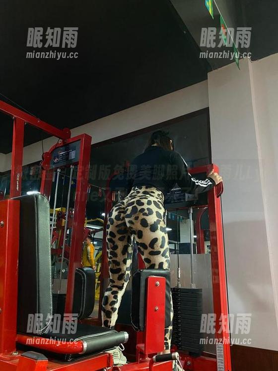 禅雨儿Lynne 微密圈 - 定制版免费美脚照片,禅雨儿Lynne又天上掉下来了!