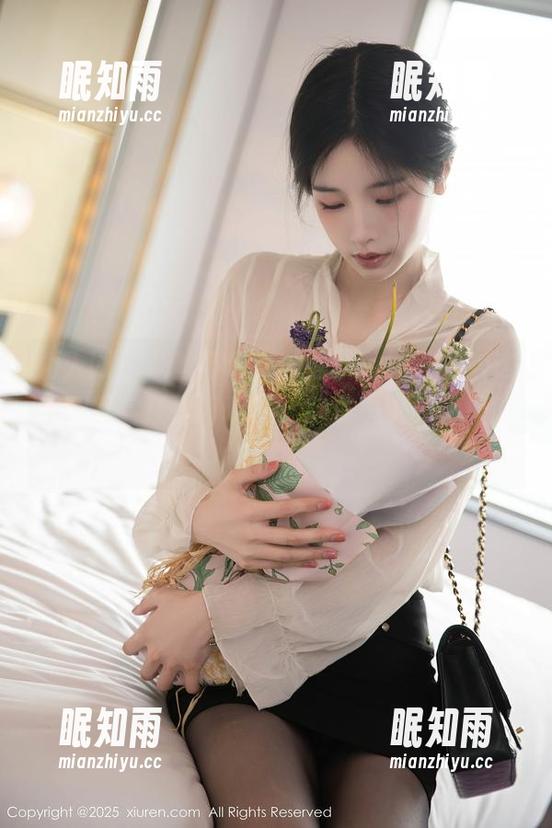 秀人网-Carol周妍希 秀人网 - 灰丝与Carol周妍希的作品,这组合其实还挺好玩的,脑海中突然闪现的想象。