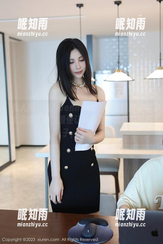 秀人网-Jennifer小若 秀人网 - 看!Jennifer小若在原图里也太清纯了吧,顺便让我想到了我初恋的样子,哈哈。