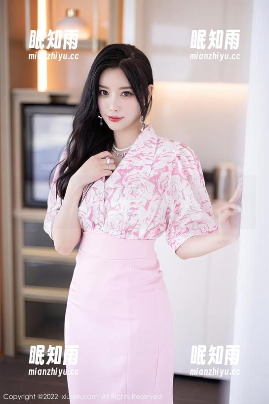 秀人网-Suki_baby 秀人网 - Suki_baby的自拍三部曲:原图像是一场意外,精选仿佛是精心安排。