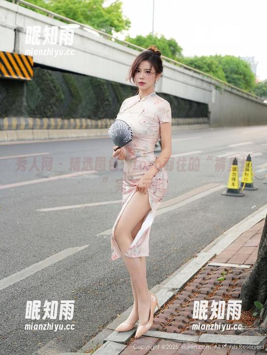 秀人网-toro羽住 秀人网 - 精选图包:toro羽住的“裤里丝”完美示范