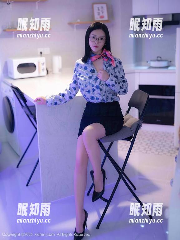 秀人网-刘婷婷 秀人网 - 别问了,刘婷婷最新原图里奶牛的角色太有戏了
