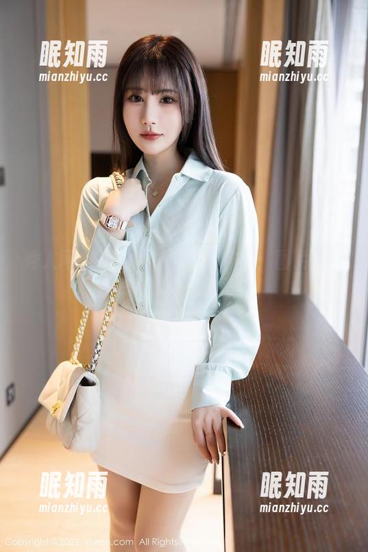 秀人网-奶油妹妹 秀人网 - 奶油妹妹的黑色作品:图片里的色彩与我内心的斗争!