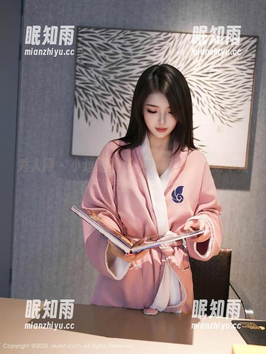 秀人网-小逗逗 秀人网 - 小逗逗的长腿写真:腿长是不是新技能加成?