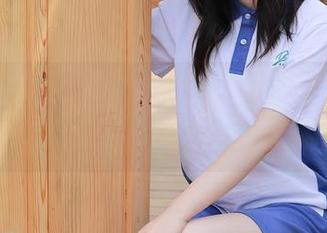 秀人网 – 在麦田的居家图里，我看到了无穷的可能，私拍和原图合二为一。