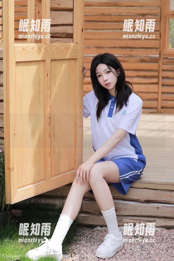 秀人网 - 在麦田的居家图里，我看到了无穷的可能，私拍和原图合二为一。
