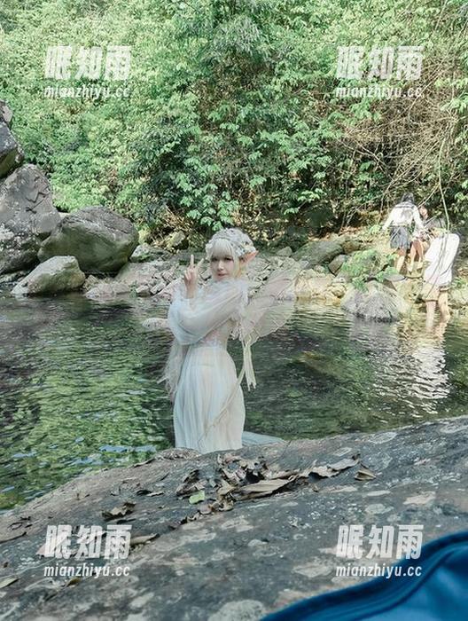 自闭颜球球 看自闭颜球球最新图册,裤里丝,随性中带着一丝违和感。