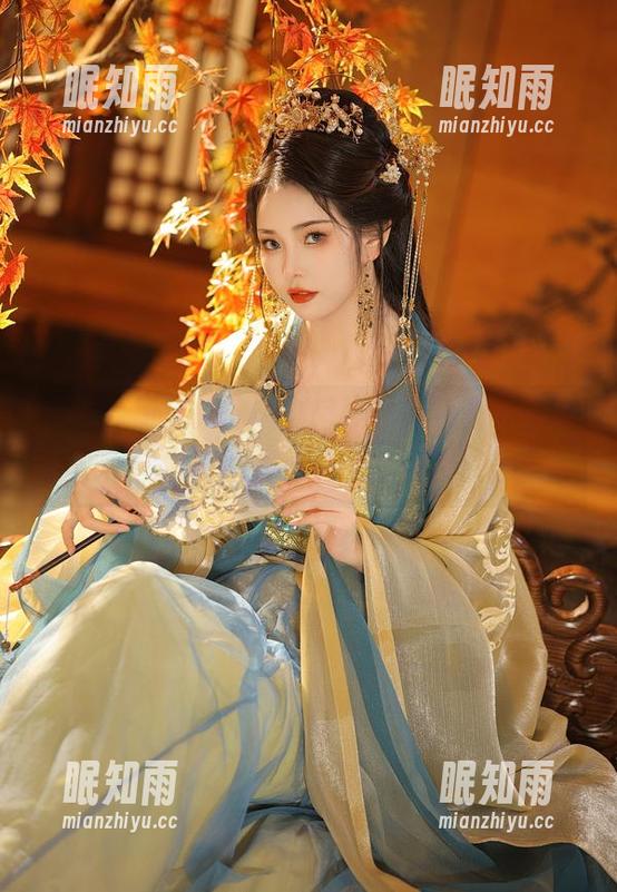 苏嫣嫣阿姨 高清原图里的苏嫣嫣阿姨,似乎整个温柔都在慢慢扩散,像春风拂面,难以言表。