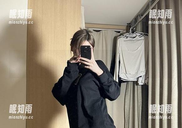 醇子小姨 微密圈 - 醇子小姨的海滩日常:免费的沙滩抢镜,下载即可开启你的假期模式。