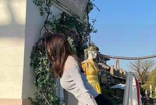 微密圈 – 金希儿的油亮写真,难道是擦了太多护肤品?