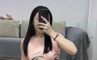 微密圈 – 幽默私拍图集：铁锤姐姐在吊带黑丝袜中的搞怪时刻