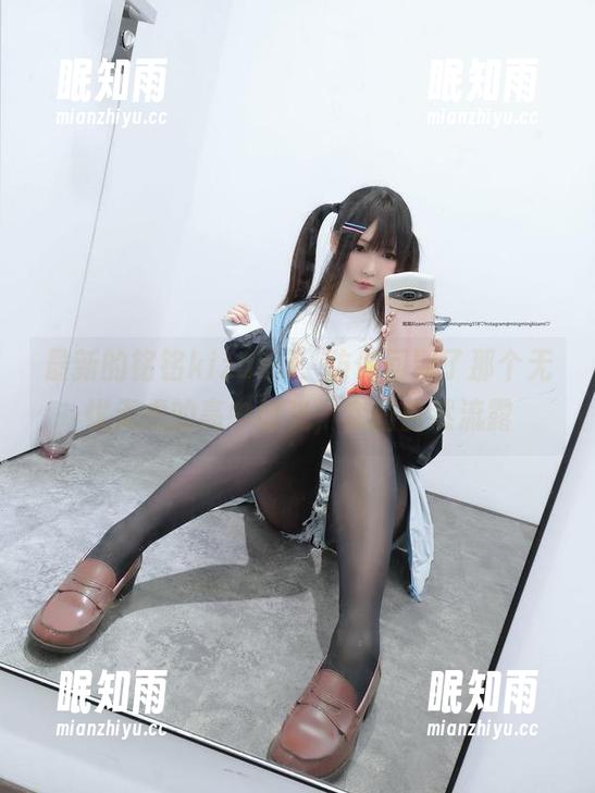 铭铭kizami 最新的铭铭kizami,仿佛回到了那个无忧无虑的高中时光,套图自然流露