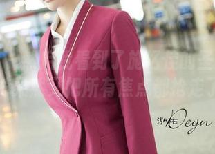 青豆客 – 然后我看到了施忆佳的圣诞原图，她果然又把所有焦点都抢走了！