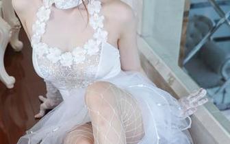 闯入鹿野希的资源库：她的白色高叉泳装真的太犯规了！